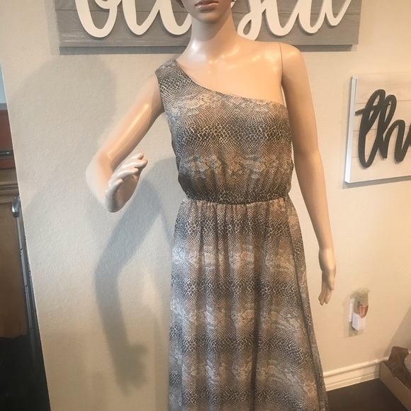 Gorgeous one shoulder maxi dress - Picture 3 of 4